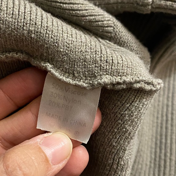 Women’s Mock Sweater Size Large - Picture 8 of 8